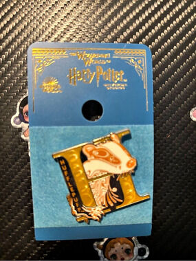 Wizarding World Harry Potter Hufflepuff Pin  NWT